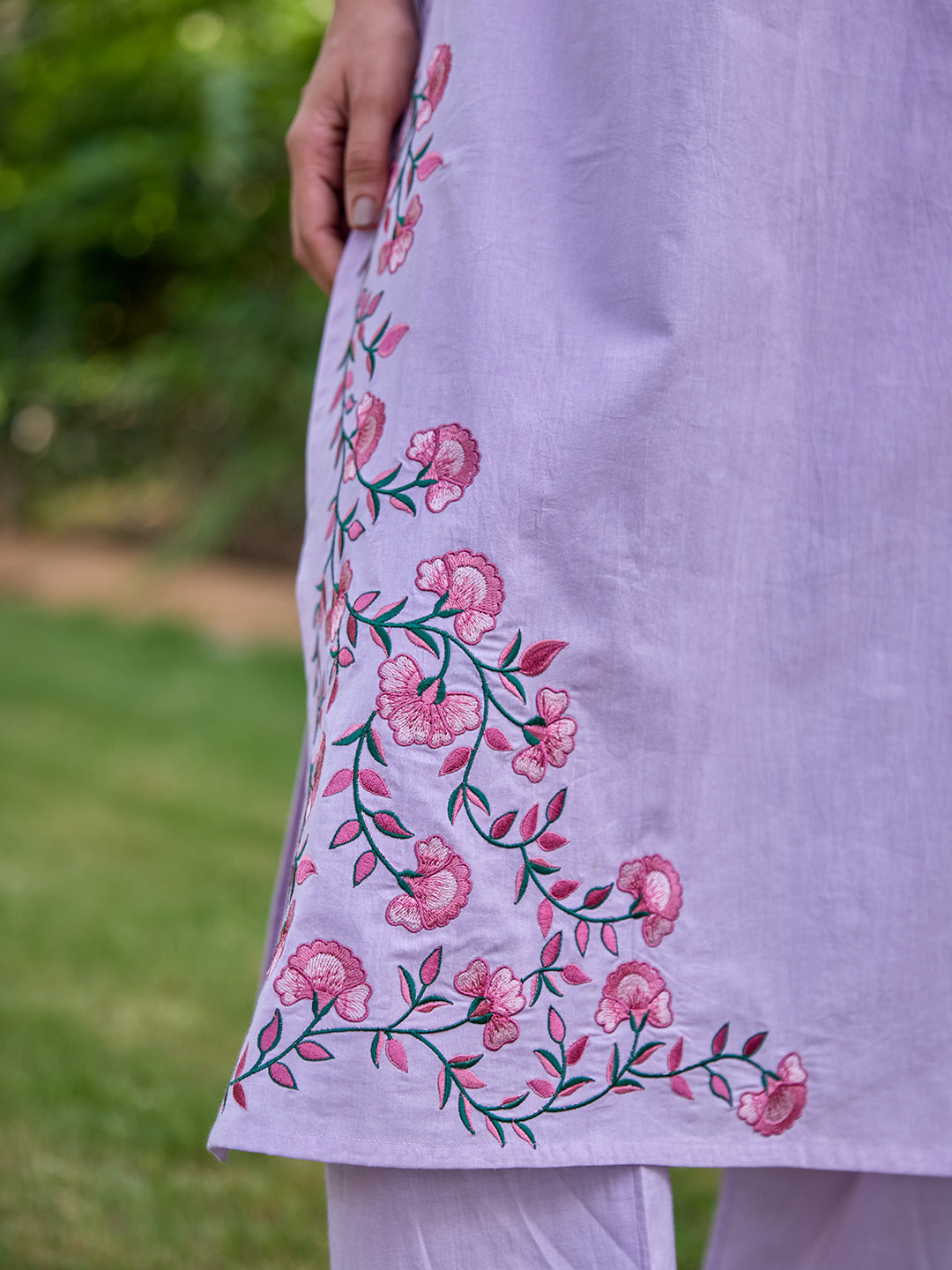 Women's Cotton Sleeveless Embroidered Kurta Set