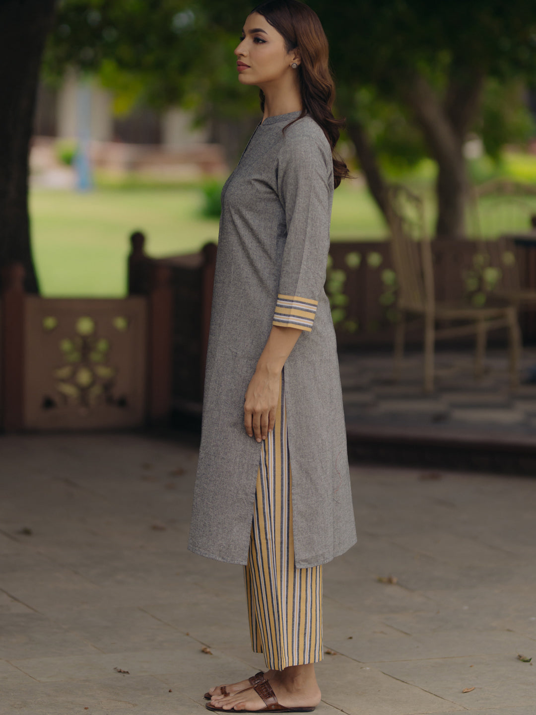 Women's Grey Cotton Mandarin Collar Kurta with Trousers