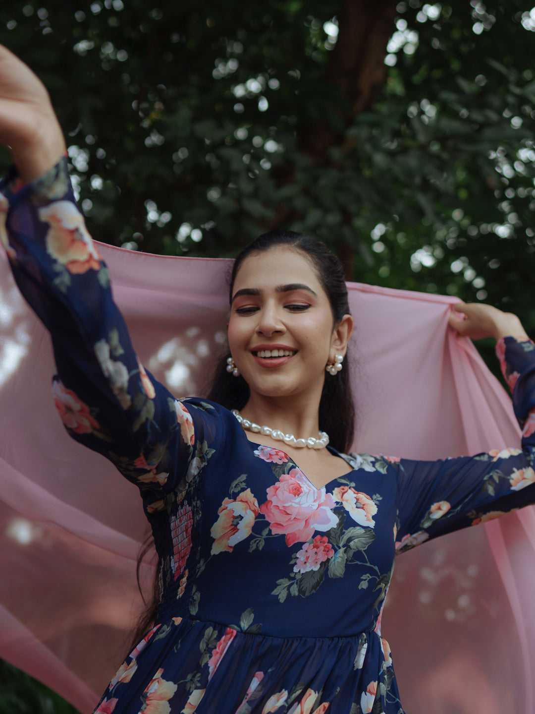 Women's Navy Blue Georgette Kurta Set With Dupatta