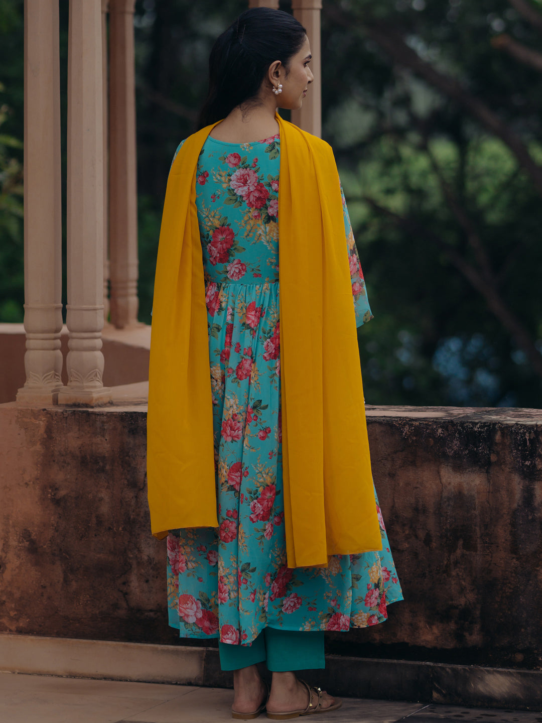 Women's Turqoise Blue Georgette Kurta Set With Dupatta