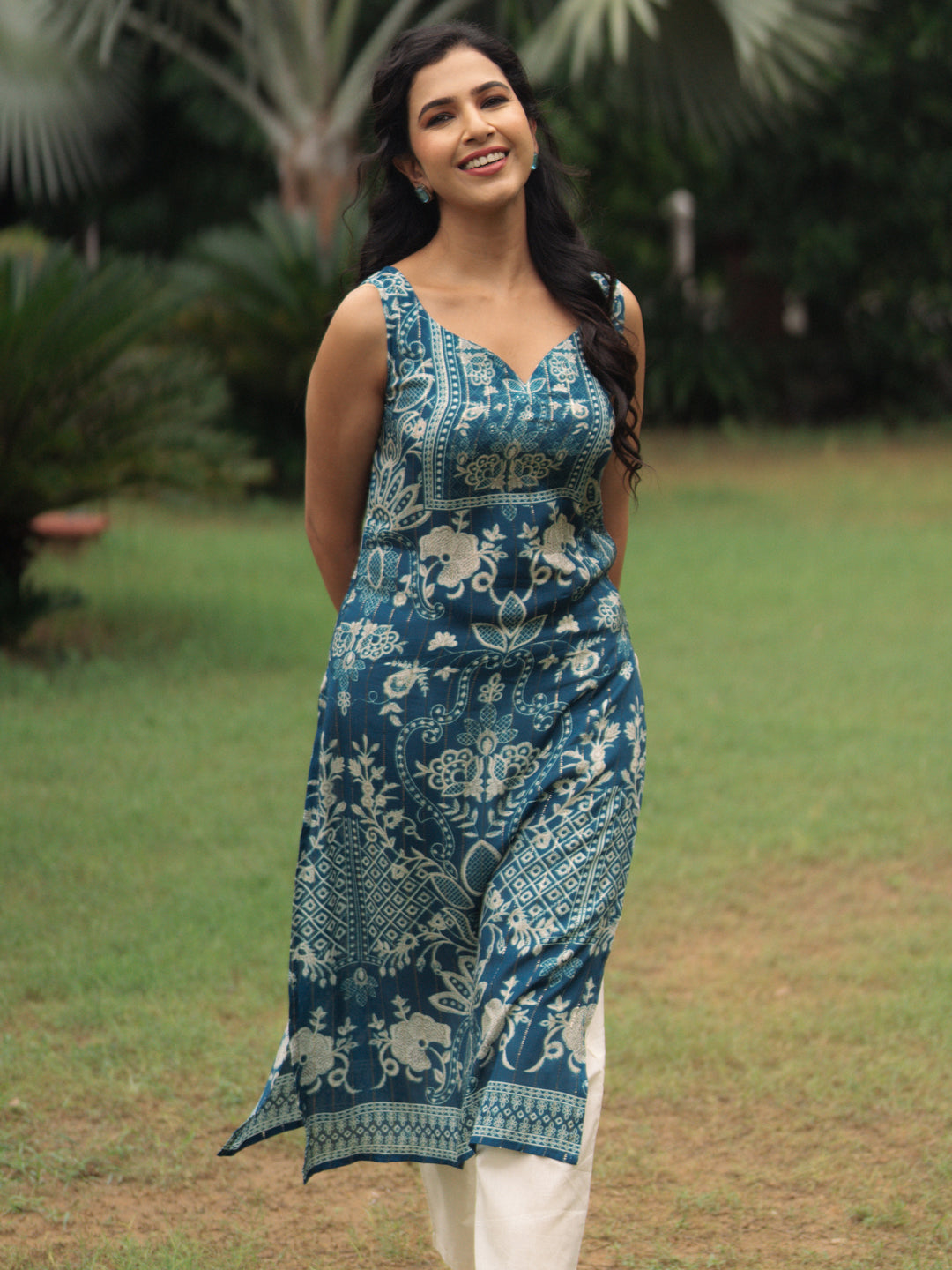 Women's Blue floral Sleeveless Kurta Set