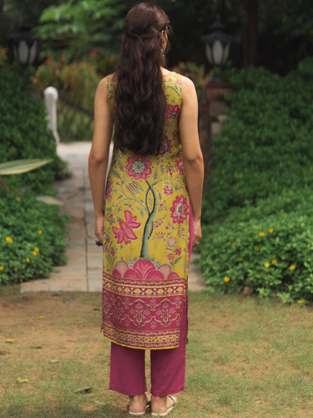 Women's Lime Green floral Sequined Sleeveless Kurta Set