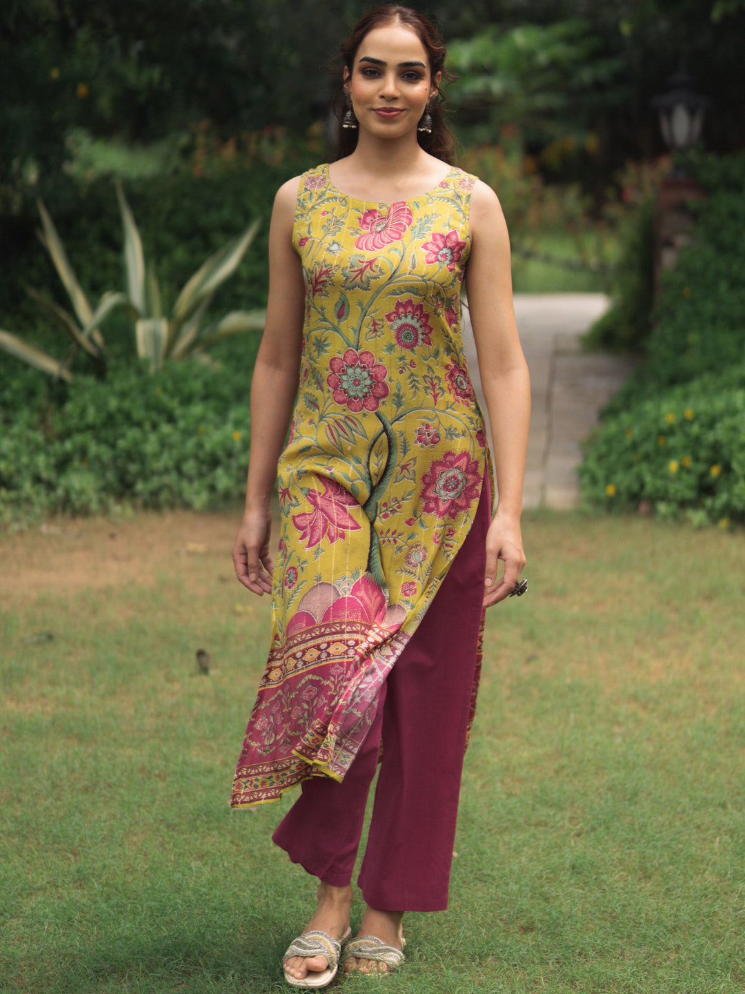 Women's Lime Green floral Sequined Sleeveless Kurta Set