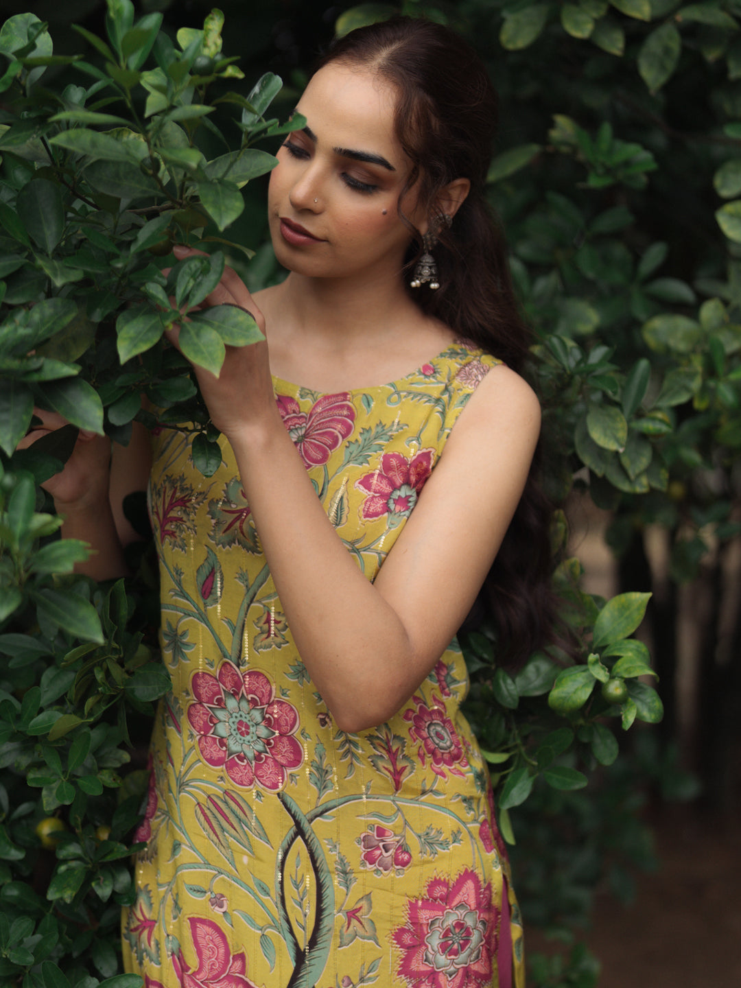 Women's Lime Green floral Sequined Sleeveless Kurta Set