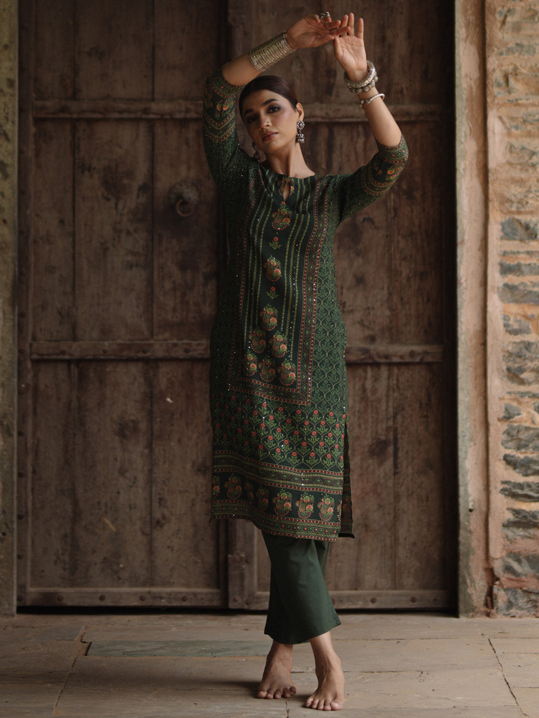 Women's Green Sequinned Straight Kurta With Pants