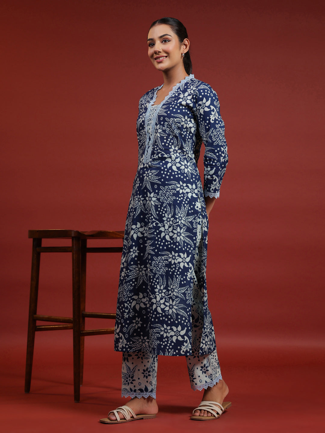 Women's Printed Cotton Kurta With Trousers