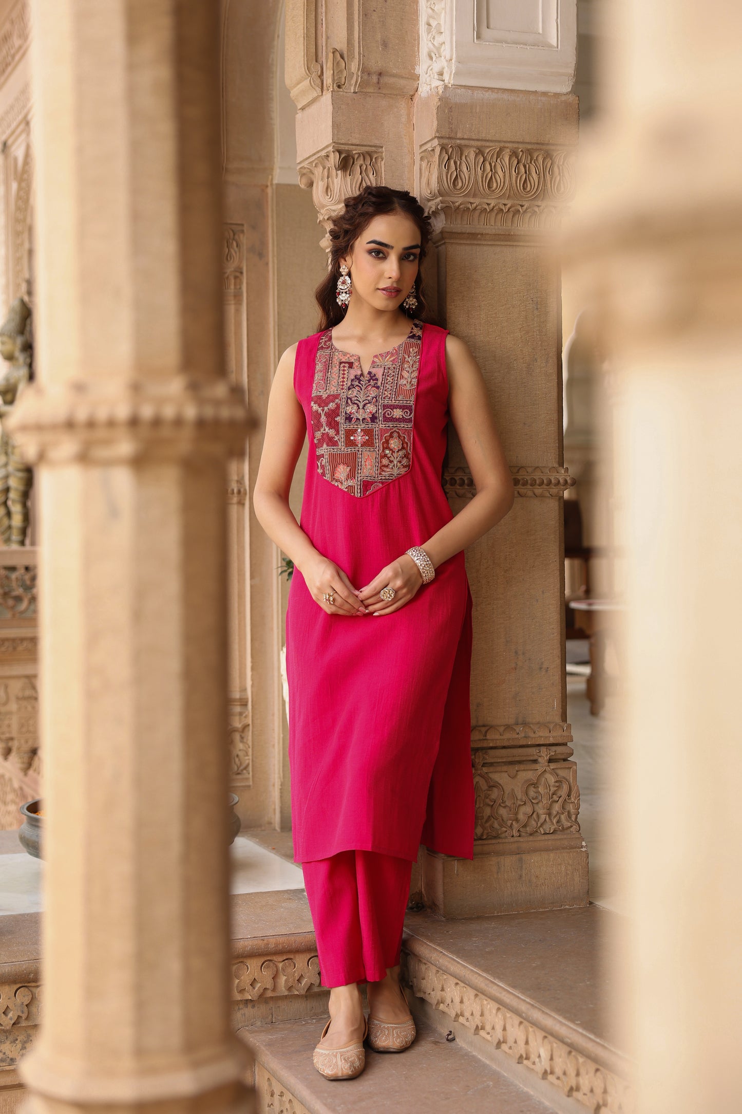Women's Sleeveless Embroidered Kurta Set