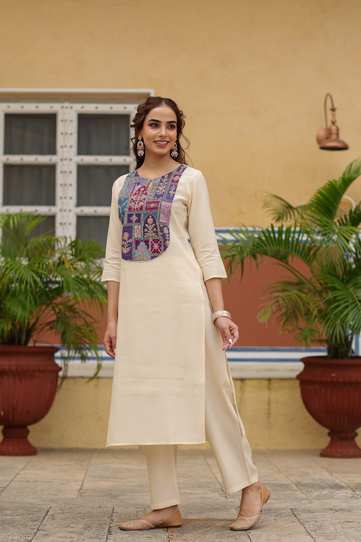 Women's Off White Embroidered Kurta Set