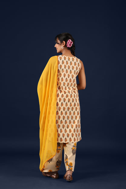 Women’s Sleeveless Cotton Straight Kurta Set with Dupatta