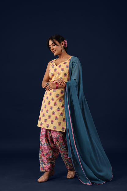 Women’s Sleeveless Cotton Kurta Set with Chiffon Dupatta