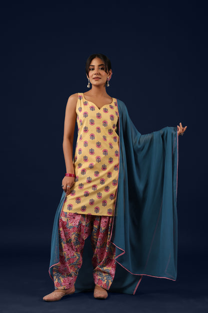 Women’s Sleeveless Cotton Kurta Set with Chiffon Dupatta