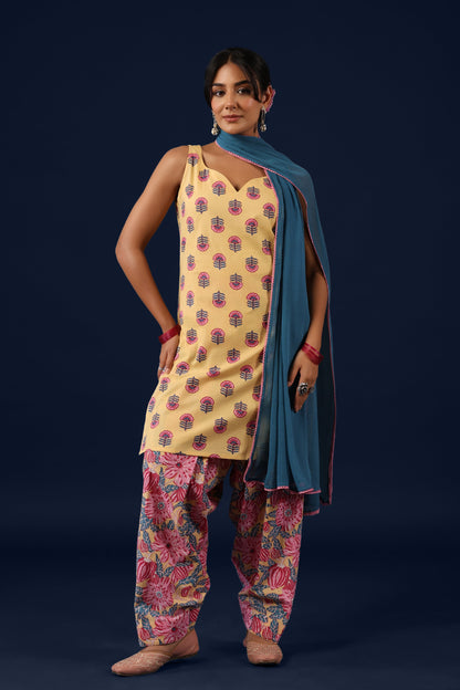 Women’s Sleeveless Cotton Kurta Set with Chiffon Dupatta