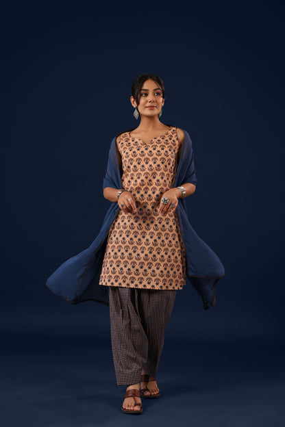 Women’s Sleeveless Cotton Kurta Set with Chiffon Dupatta
