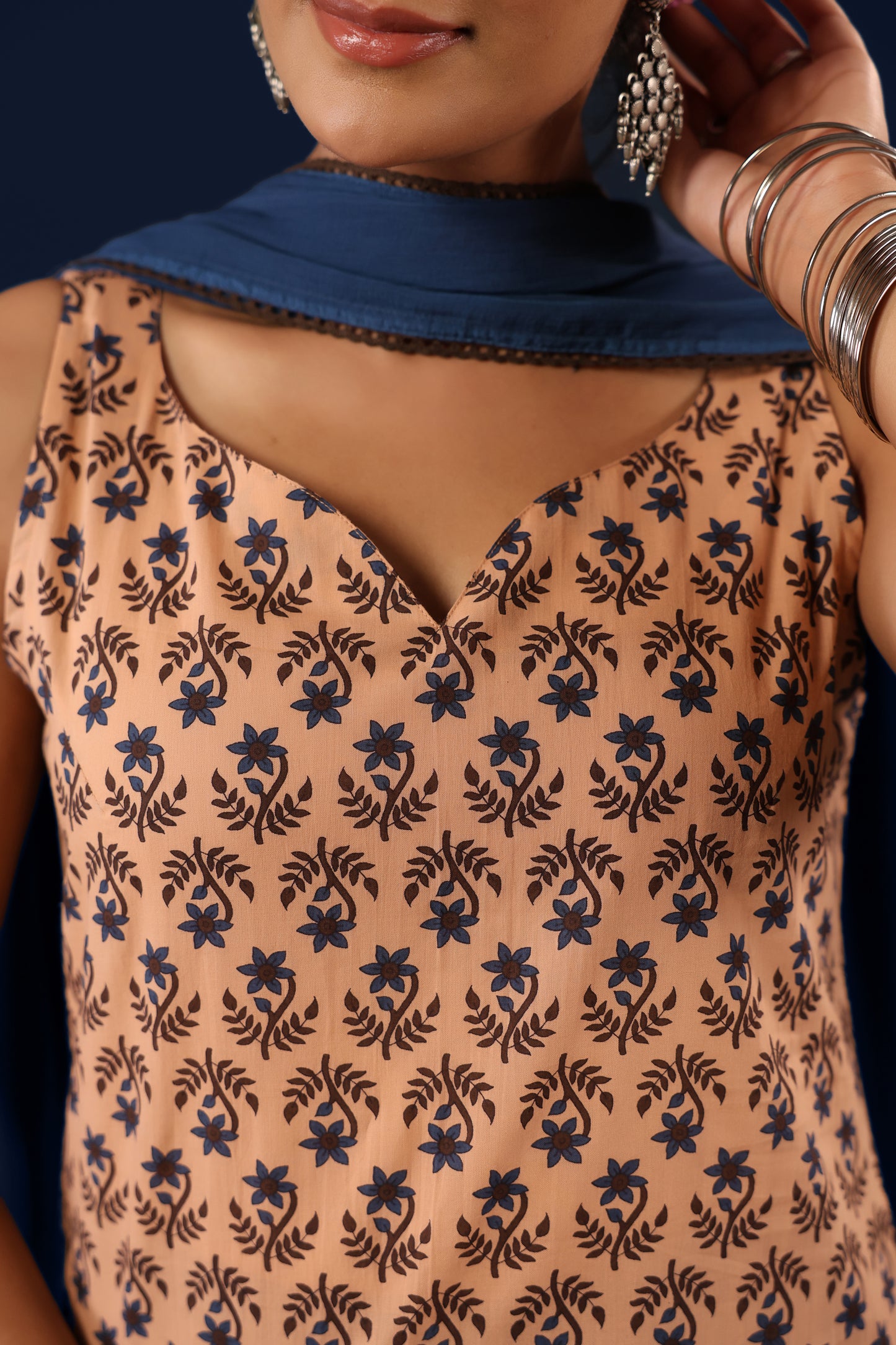 Women’s Sleeveless Cotton Kurta Set with Chiffon Dupatta