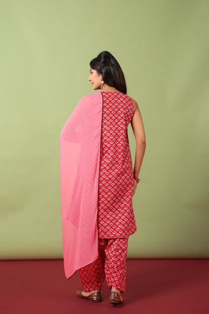 Women’s Sleeveless Cotton Straight Kurta Set with Dupatta