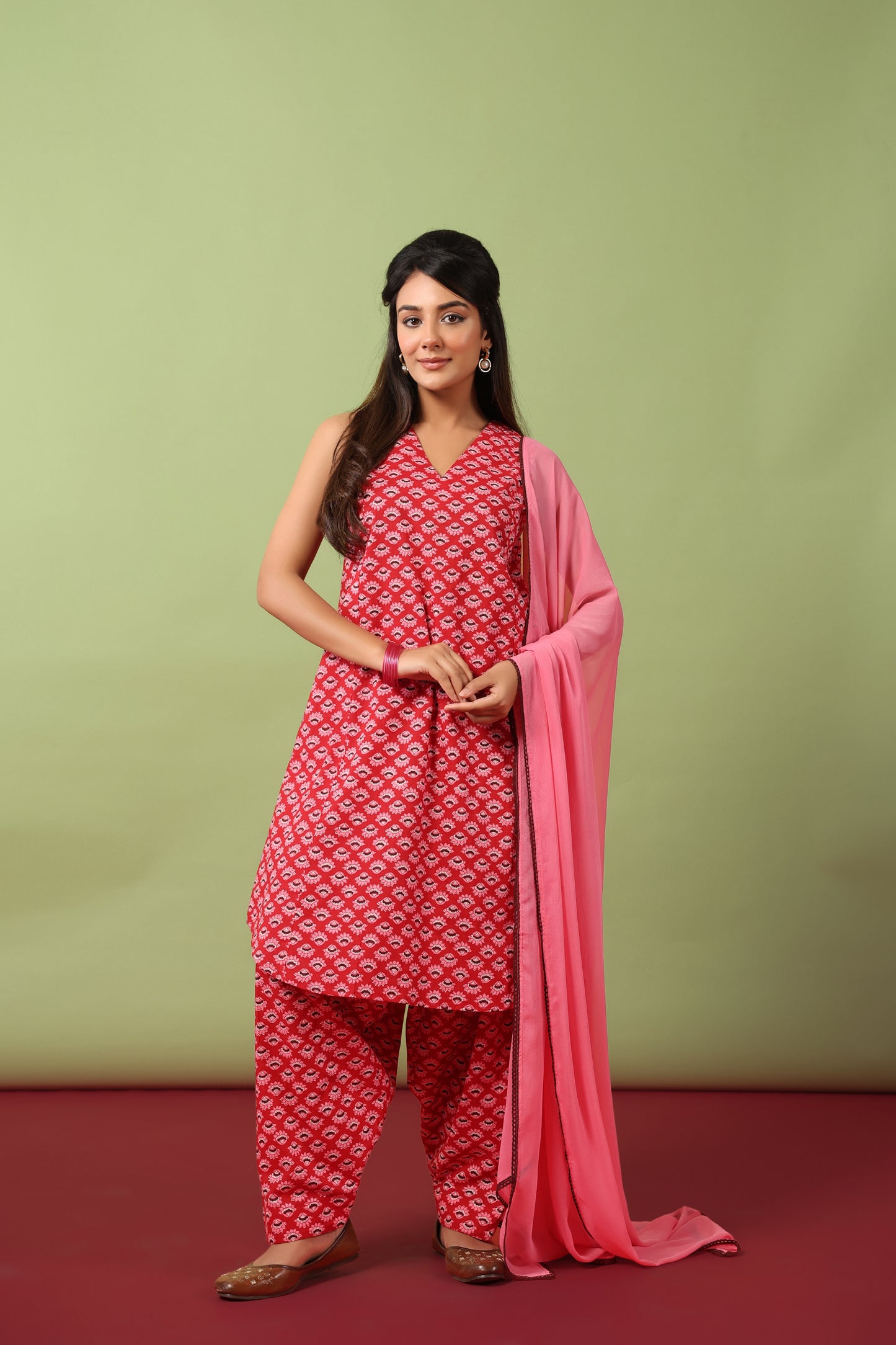 Women’s Sleeveless Cotton Straight Kurta Set with Dupatta
