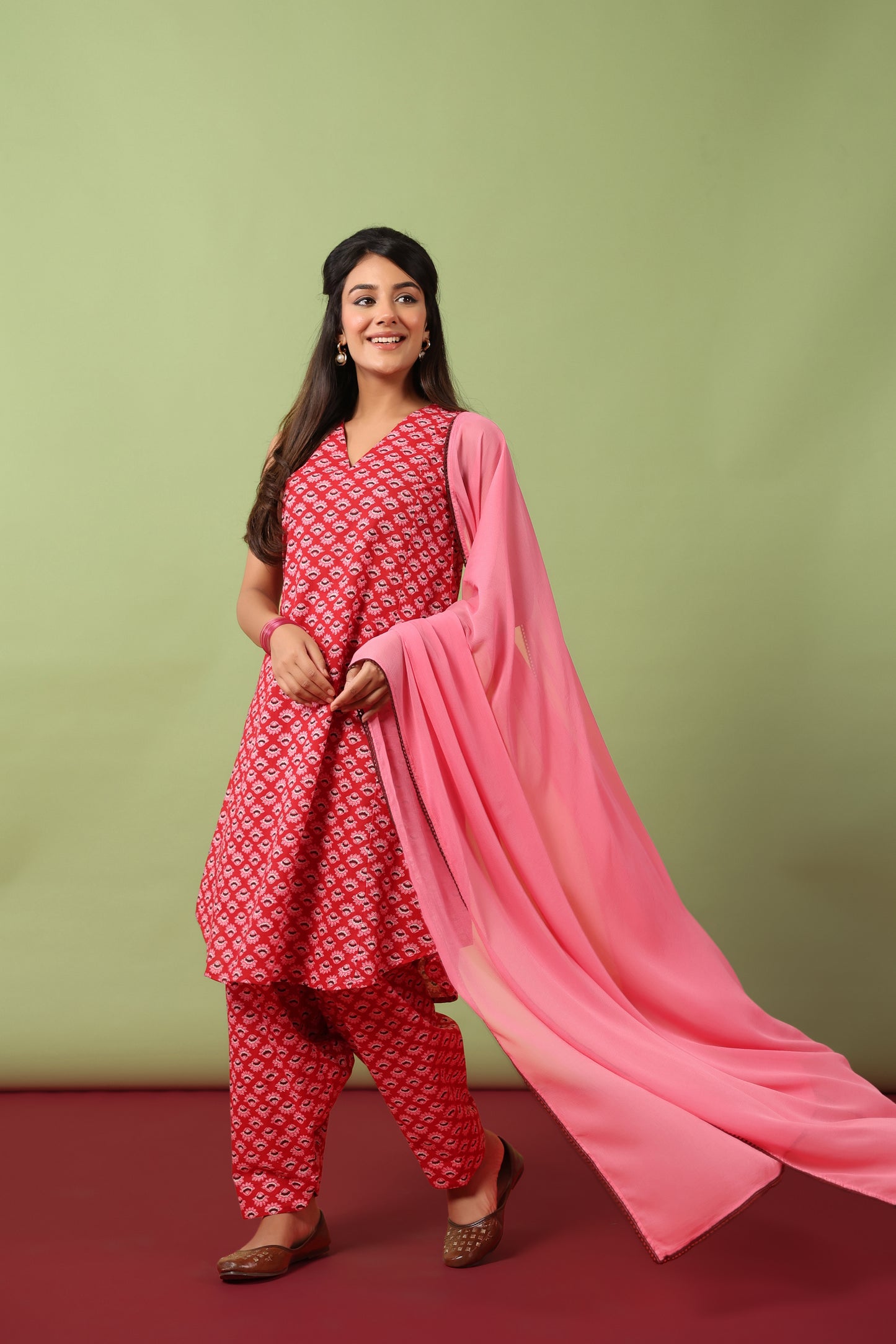 Women’s Sleeveless Cotton Straight Kurta Set with Dupatta