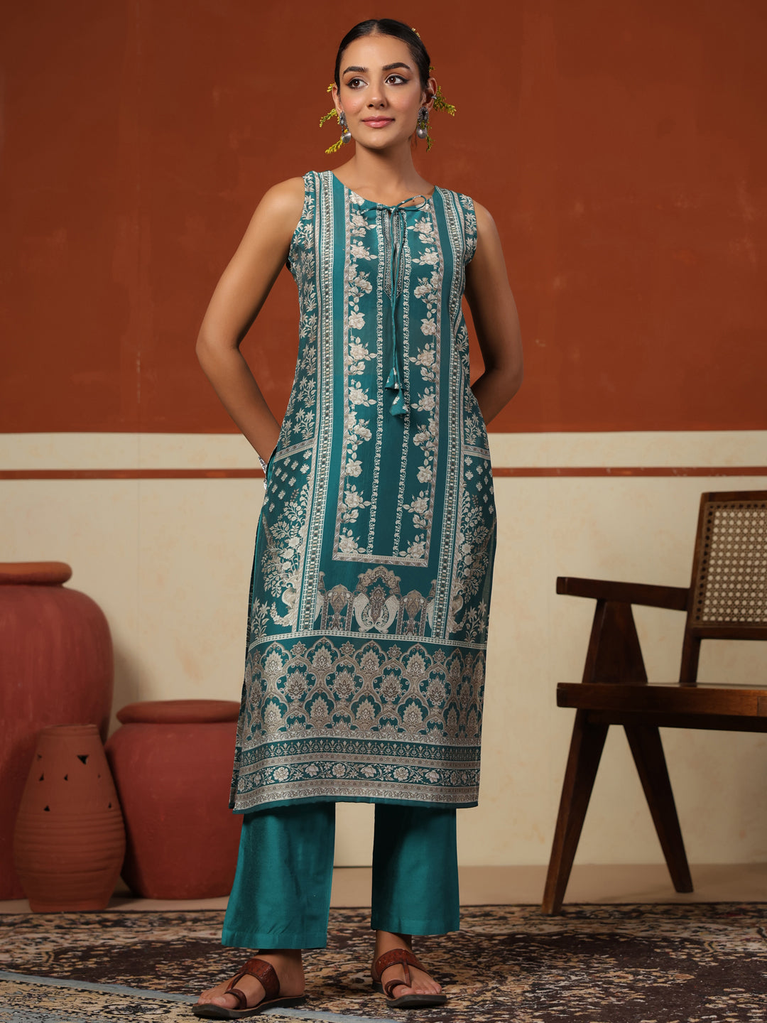 Women's Sleeveless Kurta Set