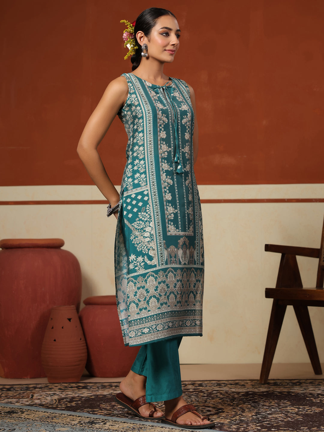 Women's Sleeveless Kurta Set
