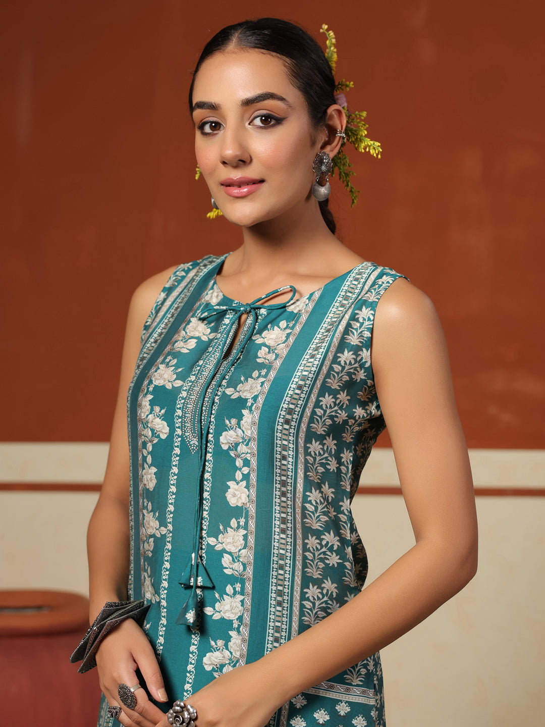 Women's Sleeveless Kurta Set