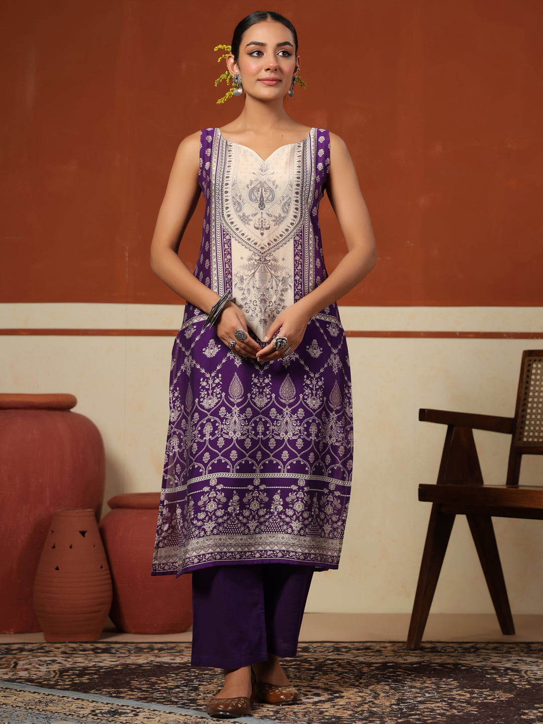 Women's Sleeveless Silk Kurta Set