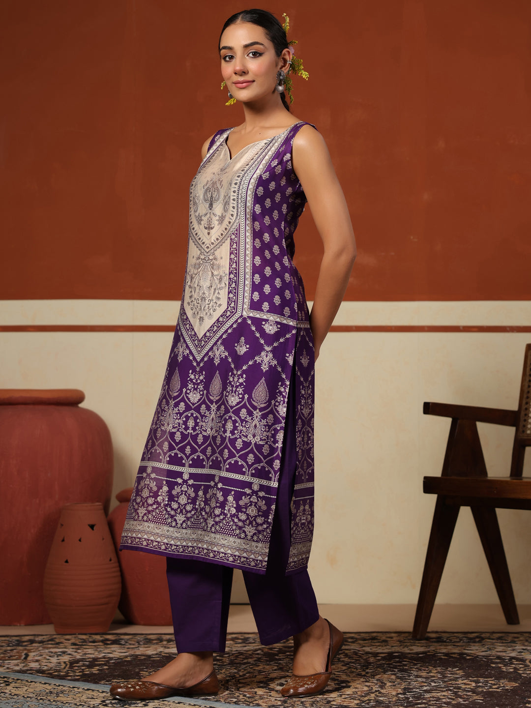 Women's Sleeveless Silk Kurta Set