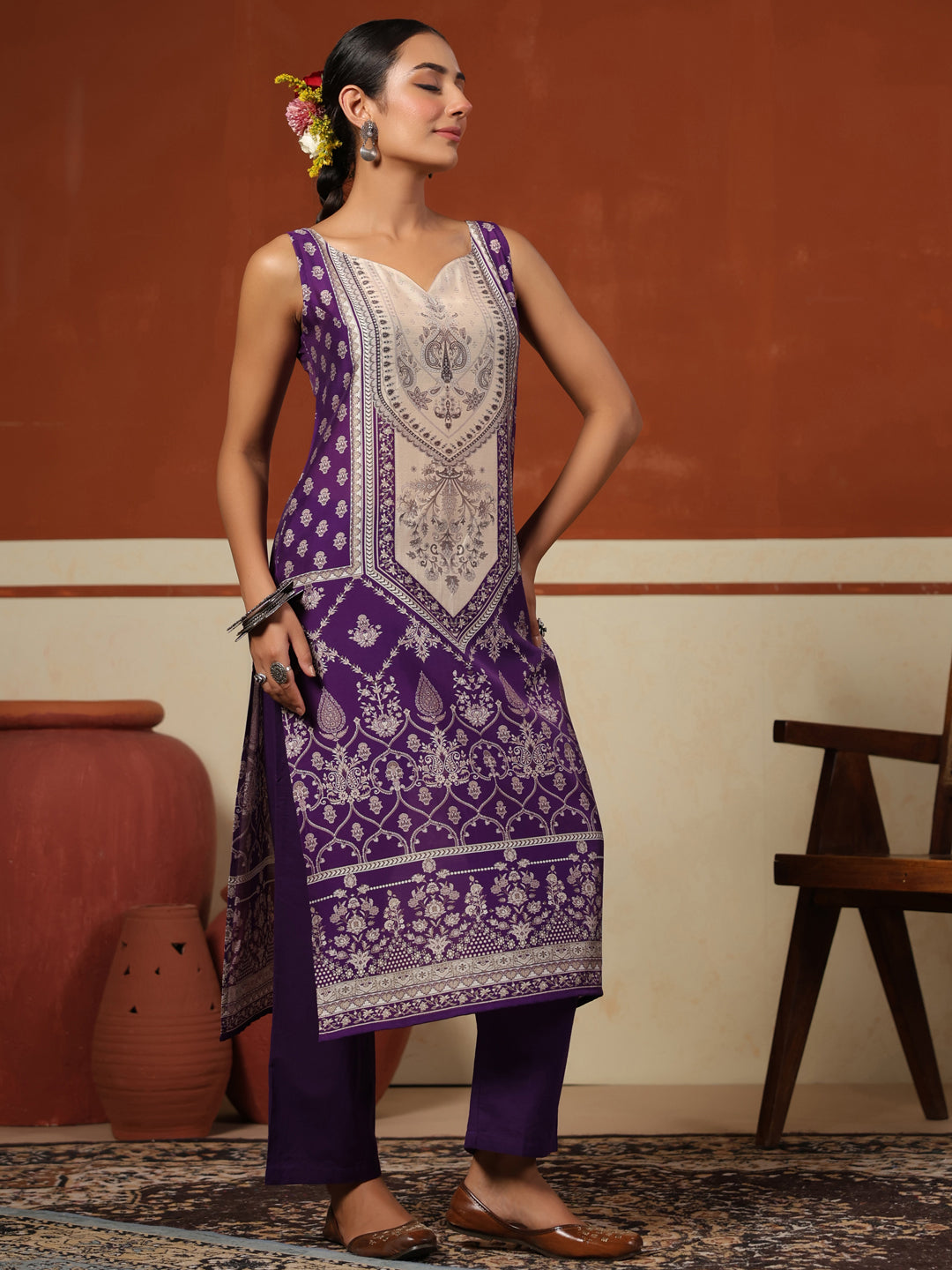 Women's Sleeveless Silk Kurta Set
