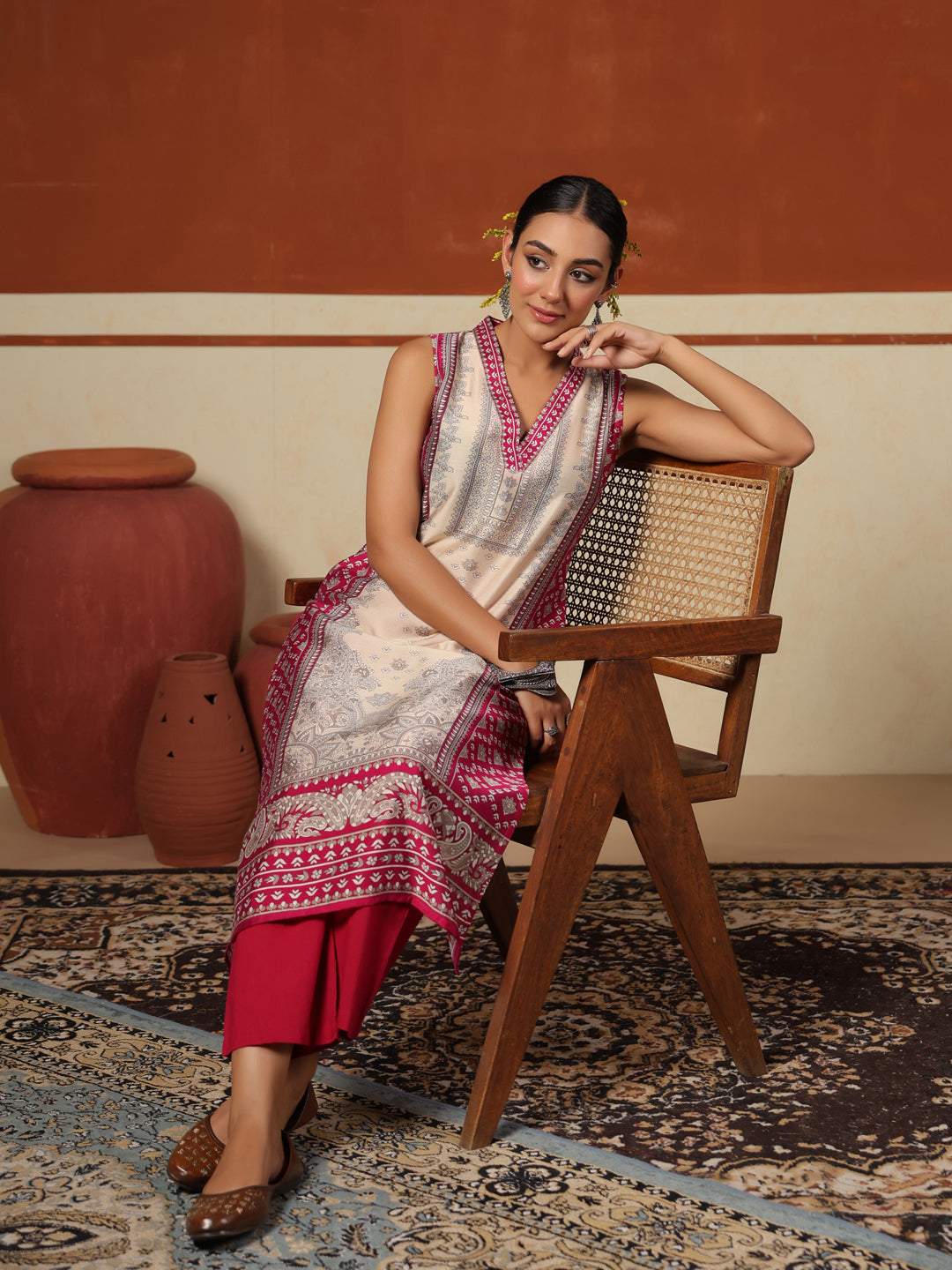 Women's Sleeveless Silk Kurta Set