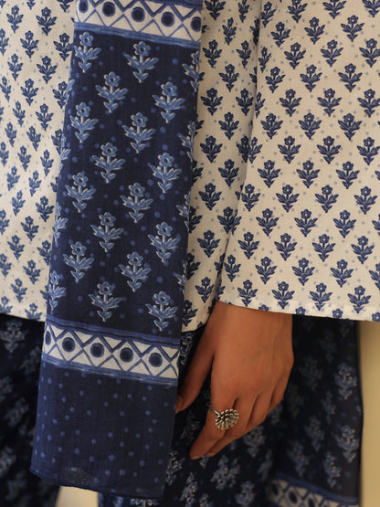 Women's Kurti with Flared Pants and Dupatta