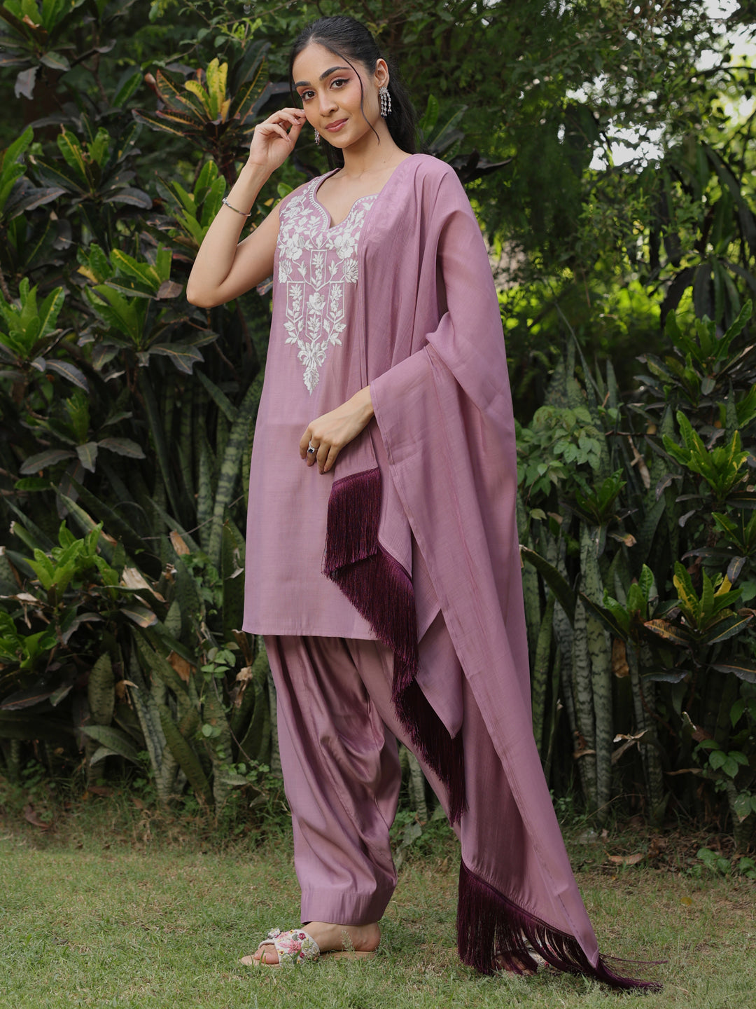 Women’s Lavendar Embroidered Sleeveless Kurta Set with Dupatta