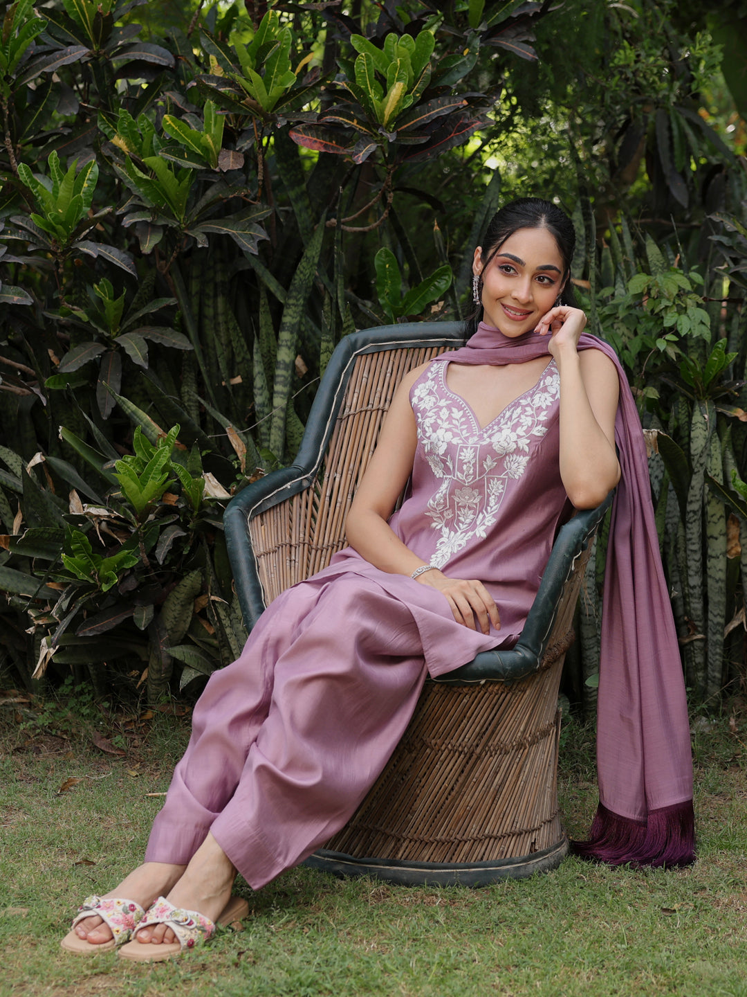 Women’s Lavendar Embroidered Sleeveless Kurta Set with Dupatta