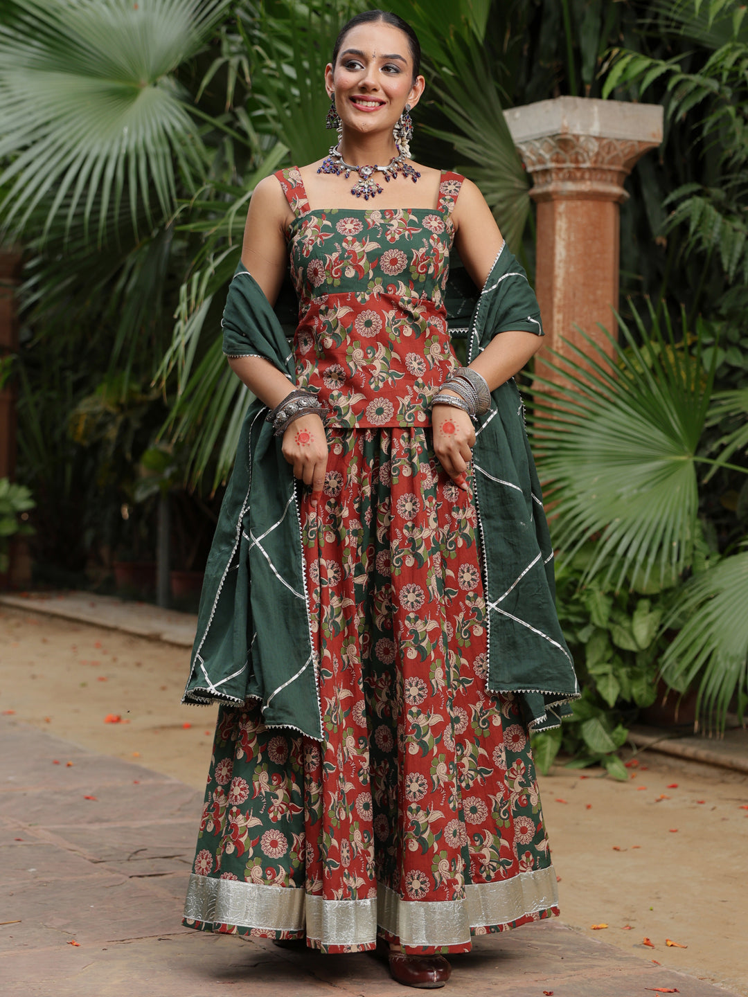 Women's Kalamkari Dual Coloured Sleeveless Skirt Set with Dupatta