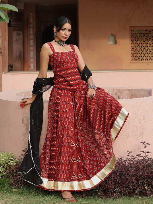 Women's Maroon Multi Printed Cotton Sleeveless Skirt Set With Dupatta