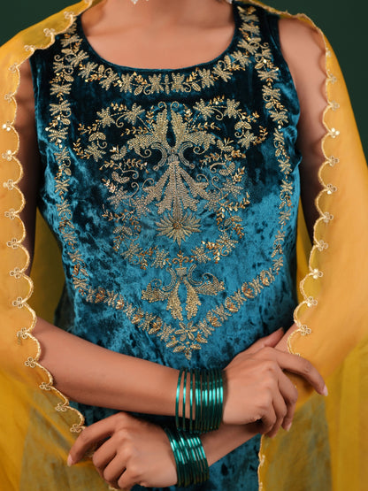 Women's Teal Embroiderd Velvet Kurta Set with Dupatta