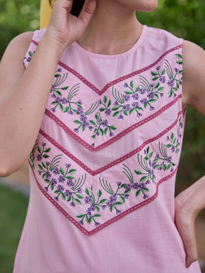 Women's Cotton Embroidered Sleeveless Kurta Set