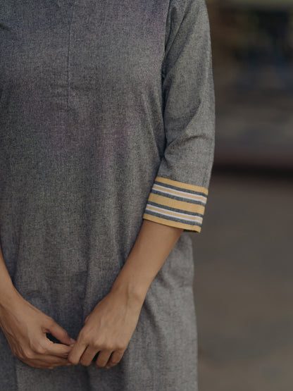 Women's Grey Cotton Mandarin Collar Kurta with Trousers