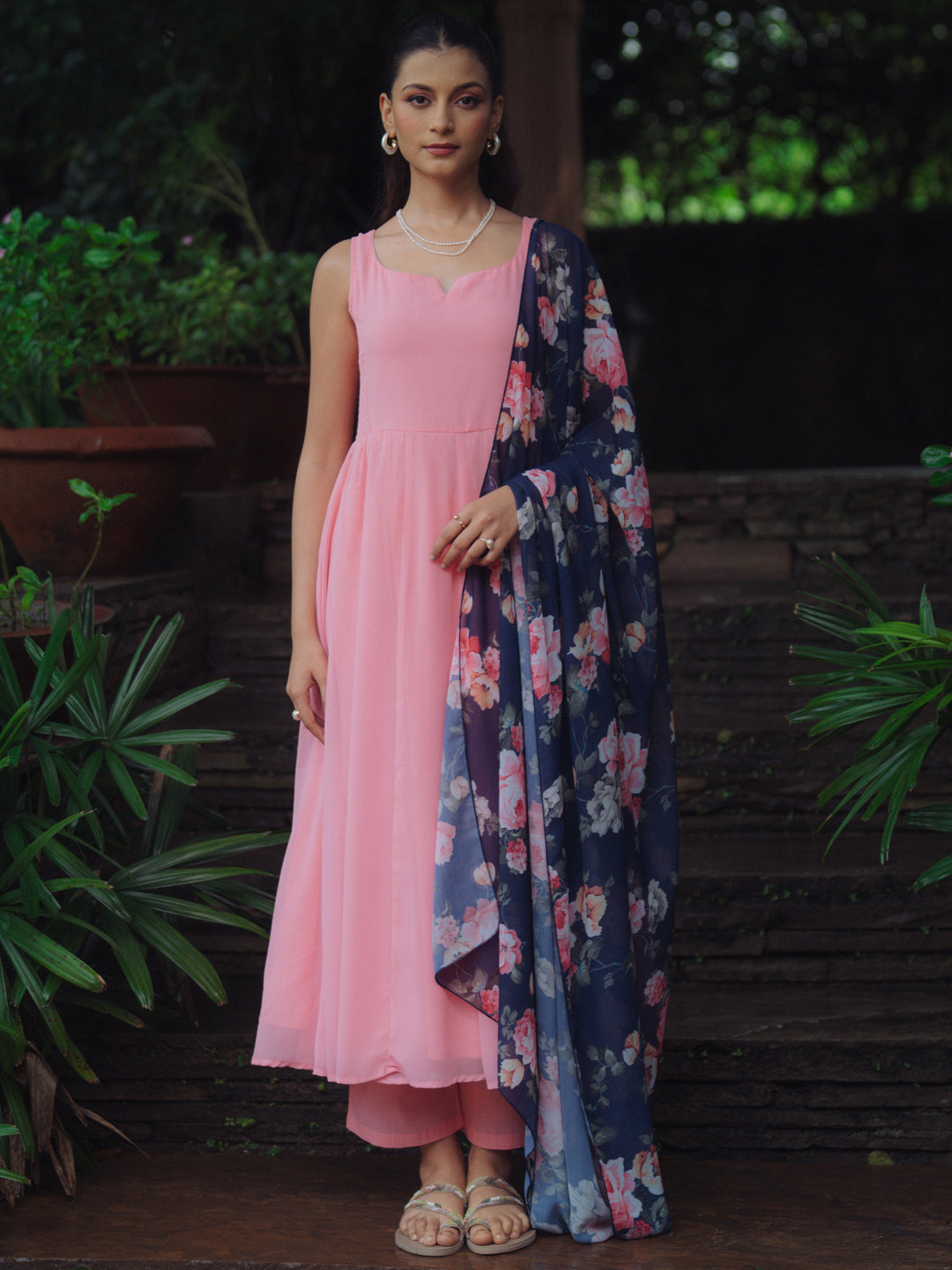 Women's Pink Georgette Kurta Set With Dupatta
