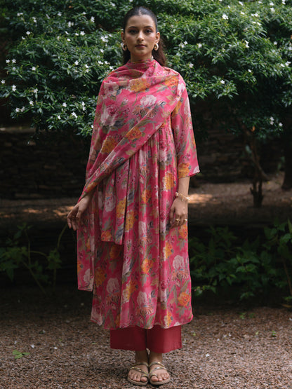 Women's Peach Georgette Kurta Set With Dupatta