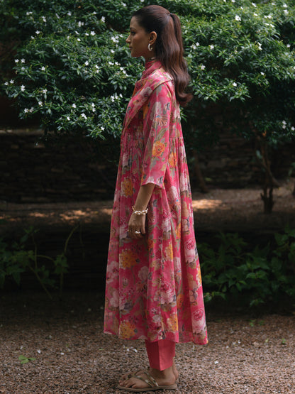 Women's Peach Georgette Kurta Set With Dupatta