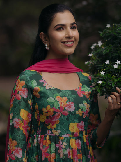 Women's Dark Green Georgette Kurta Set With Dupatta