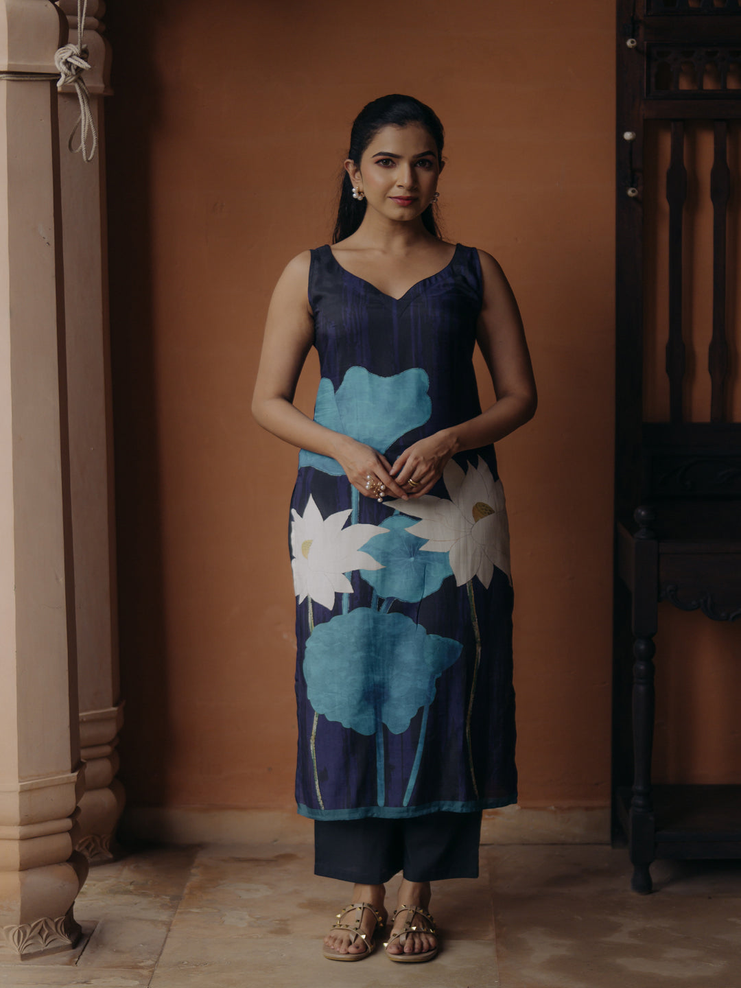 Women's Blue floral Sleeveless Kurta Set