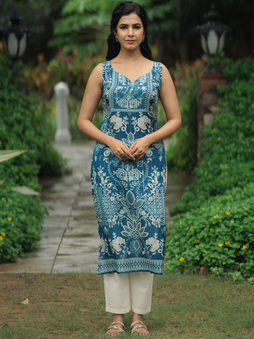 Women's Blue floral Sleeveless Kurta Set