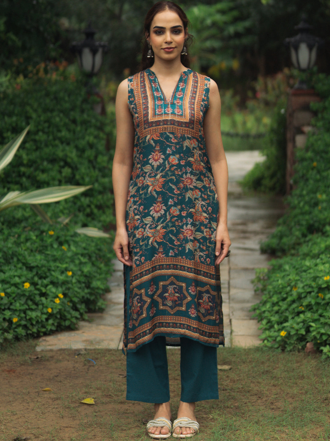 Women's Teal floral Sequined Sleeveless Kurta Set