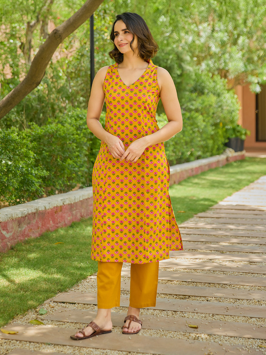 Women's Cotton Sleeveless Kurta Set