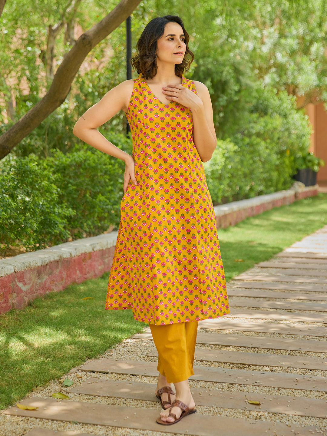 Women's Cotton Sleeveless Kurta Set