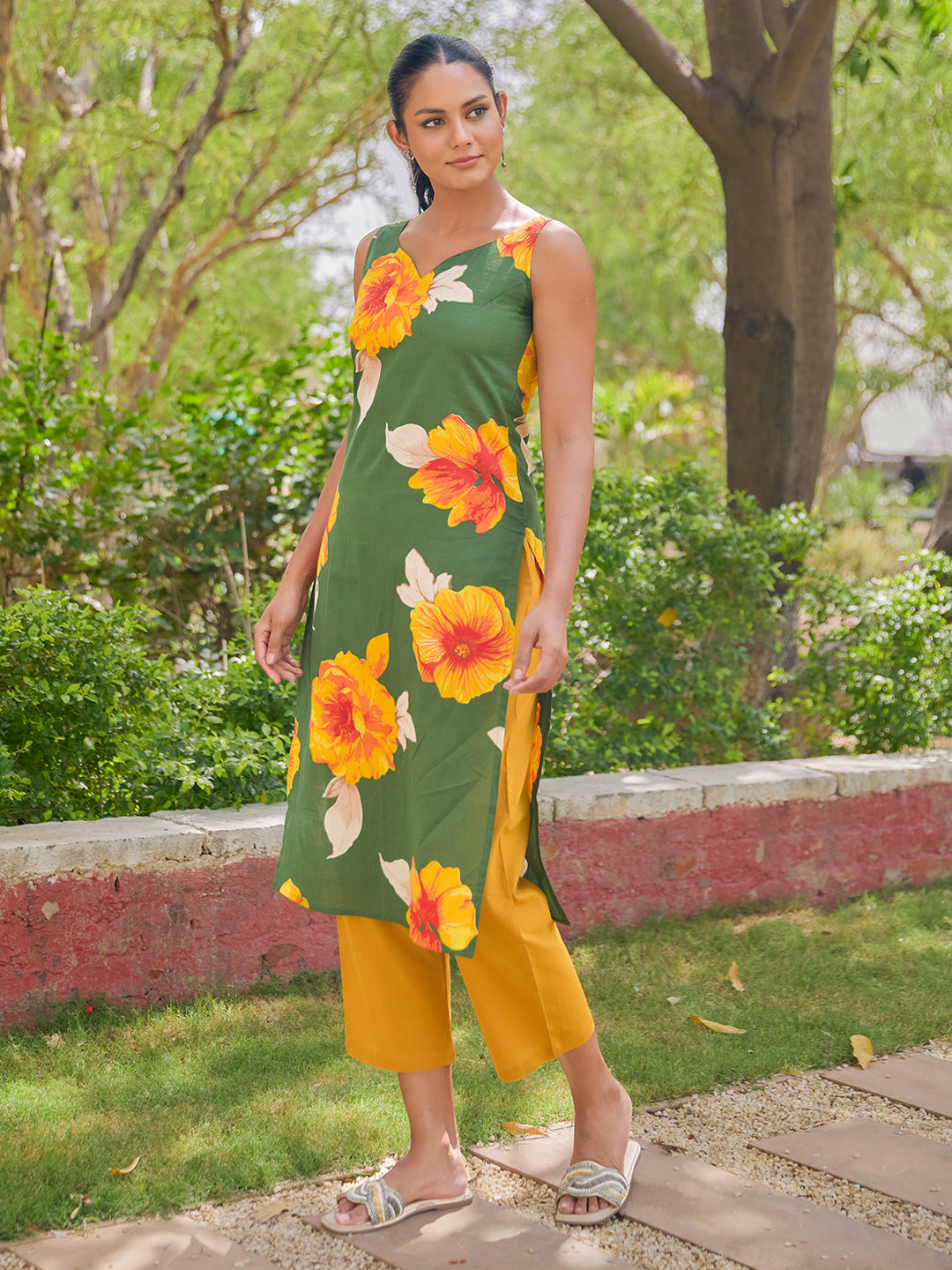 Women's floral Sleeveless Kurta Set