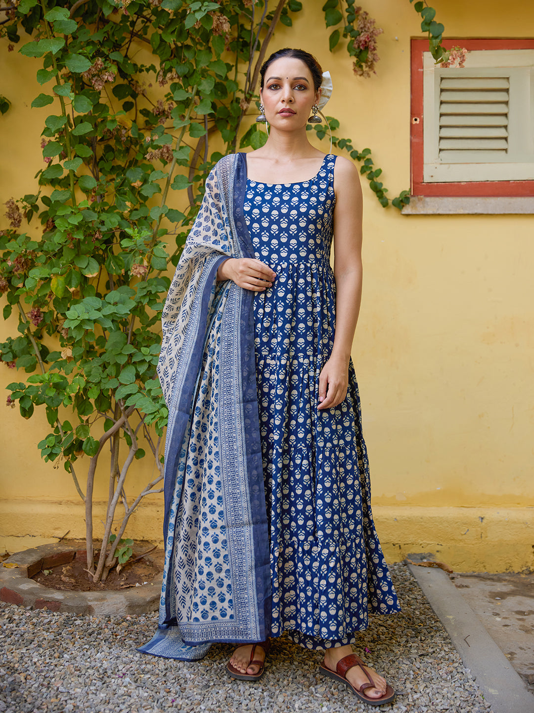 sleeveless anarkali dress designs Saira Collection Premium Designer 3 in 1 Outfit 3 Ways to style: Anarkali with attached Drape (as Drape anarkali) Sleeveless strap Anarkali Anarkali Anarkali: Sea green flared anarkali mild embroidery on the
