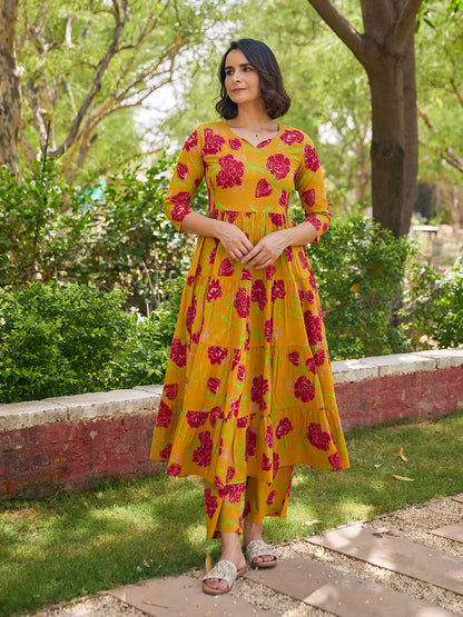 Women's Cotton Tiered Kurta with Straight Trousers