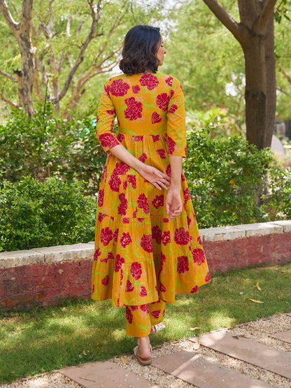 Women's Cotton Tiered Kurta with Straight Trousers