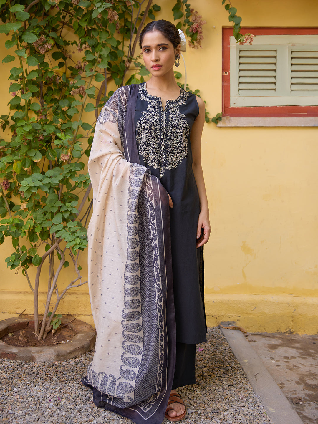 Women's Sleeveless Embroidered Kurta Set with Dupatta